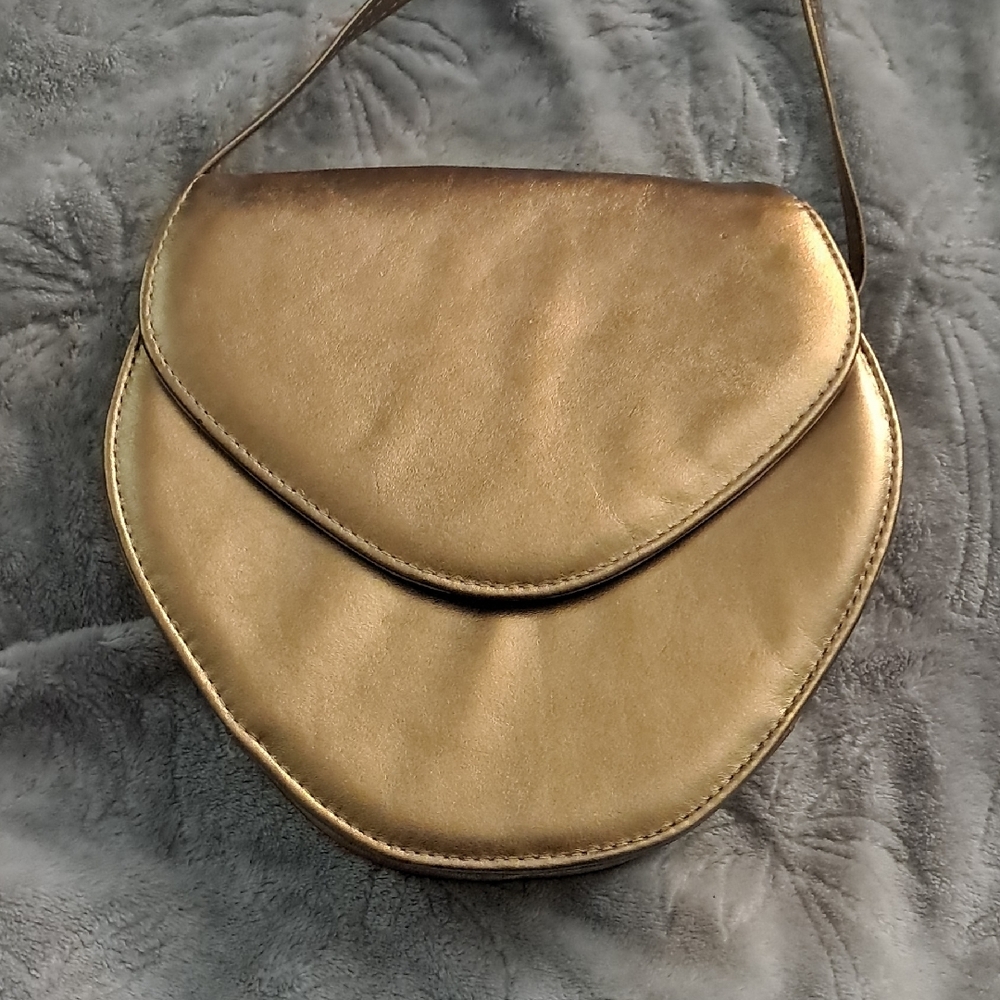 ✨️MAKE AN OFFER✨️Elegant Gold Women's Bag